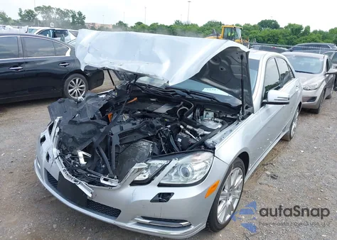 2013 Mercedes-Benz E 350 4Matic z USA, uszkodzony, nr VIN WDDHF8JB8DA746587